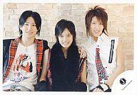 【中古】生写真(ジャニーズ)/アイドル/関西ジャニーズJr. 関西ジャニーズJr./<strong>中山優馬</strong>・中田大智・千崎涼太/上半身・横型・背景レンガの壁・中山センター/公式生写真