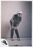 【中古】生写真(ジャニーズ)/アイドル/SMAP SMAP/中居正広/全身・シャツ・ジーンズ・前屈み・帽子・白黒/公式生写真 - ネットショップ駿河屋　楽天市場店