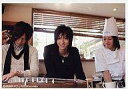 【25日24時間限定!エントリーでP最大26.5倍】【中古】生写真(男性)/俳優 相葉(芝田)・桐山(三浦)・大河(一条)/横型・上半身・桐山眼鏡・相葉カメラ目線・キャラクターショット/映画『カフェ代官山』生写真