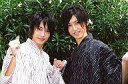 【中古】生写真(男性)/アイドル/ON/OFF ON/OFF/集合(2人)/横型・上半身・衣装白・黒の着物・両手グー・背景緑・ポストカードサイズ/公式生写真