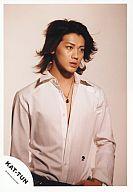 【中古】生写真(男性)/アイドル/KAT-TUN KAT-TUN/赤西仁/上半身・シャツ白・ネックレス・左手腰・背景白・目線右/公式生写真【10P06may13】【fs2gm】【画】