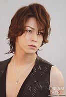 【中古】生写真(ジャニーズ)/アイドル/KAT-TUN KAT-TUN/亀梨和也/バストアップ・袖無し衣装黒・目線右・背景グレー/DREAM BOYS