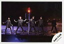 【中古】生写真(ジャニーズ)/アイドル/KAT-TUN KAT-TUN/集合(5人)/横型・全身・センター田中・衣装黒・両手広げ・照明紫・背景黒/公式生写真