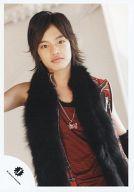 【中古】生写真(ジャニーズ)/アイドル/NYC NYC/<strong>中山優馬</strong>/上半身・衣装赤黒・ファー・ドクロのネックレス・右手横・背景白/公式生写真