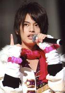 【中古】生写真(ジャニーズ)/アイドル/NYC NYC /<strong>中山優馬</strong>/ライブフォト・上半身・衣装白・黒・左手マイク・右手人差し指立て・目線左・枠無し/公式生写真