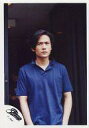 【中古】生写真(ジャニーズ)/アイドル/SMAP SMAP/稲垣吾郎/腰上・衣装青・目線左上・背景黒/公式生写真 【中古】生写真(ジャニーズ)/アイドル/SMAP SMAP/稲垣吾郎/腰上・衣装青・目線左上・背景黒/公式生写真