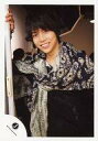 【中古】生写真(ジャニーズ)/アイドル/関西ジャニーズJr. 関西ジャニーズJr./重岡大毅/上半身・衣装黒・ストール・右手扉・首かしげ/公式生写真