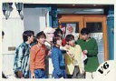 【中古】生写真(ジャニーズ)/アイドル/V6 V6/集合(6人)/横型・膝上・衣装黄色緑青オレンジ・目線右・カーネルサンダース人形/公式生写真【タイムセール】