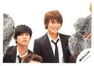 【エントリーでポイント10倍！（9月26日01:59まで！）】【中古】生写真(ジャニーズ)/アイドル/関ジャニ∞ 関ジャニ∞/錦戸亮・安田章大/横型・バストアップ・衣装黒・ネクタイ・シャツ白・安田目線左・背景白/公式生写真