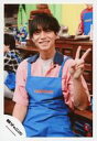 【中古】生写真(ジャニーズ)/アイドル/関ジャニ∞ 関ジャニ∞/錦戸亮/膝上・座り・衣装ピンク黒グレー・エプロン青・左手ピース・歯見せ/「パノラマ」PV&ジャケ写撮影/公式生写真