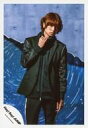 【中古】生写真(ジャニーズ)/アイドル/Hey!Say!JUMP Hey!Say!JUMP/伊野尾慧/膝上・衣装黒・右手襟・口閉じ・背景青グレー/「Fantastic Time」PV&ジャケ写撮影/公式生写真