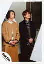 【中古】生写真(ジャニーズ)/アイドル/KinKi Kids KinKi Kids/堂本剛・堂本光一/膝上・衣装茶白・黒グレー・顔右向き・目線右上・剛両手組み・光一両手重ね/「N album」ジャケ写撮影&「なんねんたっても」PV撮影/公式生写真【タイムセール】