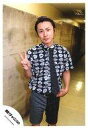 【中古】生写真(ジャニーズ)/アイドル/関ジャニ∞ 関ジャニ∞/安田章大/膝上・衣装白黒・右手ピース・左手ネクタイ・廊下/「前向きスクリーム」PV/公式生写真