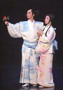 【中古】生写真(女性)/宝塚歌劇団(星組) 宝塚歌劇団(星組)/七海ひろき・真彩希帆/ライブフォト・全身・白水色に花柄衣装・右手に赤い花・白ピンクに蝶柄衣装・2Lサイズ/星組バウホール公演「燃ゆる風-軍師・竹中半兵衛-」舞台写真【タイムセール】