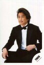 【中古】生写真(ジャニーズ)/アイドル/TOKIO TOKIO/山口達也/全身(見切れ)・座り・衣装黒/「クモ/女の坂道」PV&ジャケ写撮影オフショット/公式生写真【タイムセール】 - ネットショップ駿河屋 楽天市場店