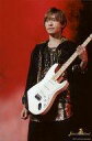 【中古】生写真(ジャニーズ)/アイドル/Love-tune Love-tune/阿部顕嵐/ライブフォト・膝上・衣装黒銀・左手ギター・目線左・背景赤・2Lサイズ/「JOHNNYS’ YOU&ME IsLAND」ステージフォト 第2弾