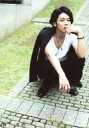 【エントリーで全品ポイント10倍!(8月18日09:59まで)】【中古】生写真(男性)/俳優 富田翔/全身・衣装黒・白・しゃがみ・左手口元・屋外/舞台男子 THE REAL ランダムブロマイド(HMV&BOOKS限定)