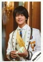 【中古】生写真(ジャニーズ)/アイドル/King & Prince King & Prince/橋海人/上半身・衣装白・両手でガラスの靴持つ/「シンデレラガール」PV&ジャケ写撮影オフショット