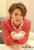 【中古】生写真(ジャニーズ)/アイドル/ジャニーズ ジャニーズ/<strong>中山優馬</strong>/上半身・衣装赤・ピンク・両手花びら/「<strong>中山優馬</strong> Chapter 1 歌おうぜ! 踊ろうぜ! YOLOぜ! TOUR」オリジナルフォトB