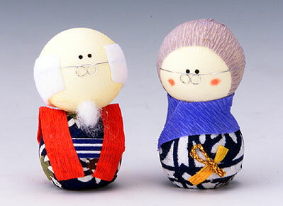 手づくり民芸　和柄　起き上がり和紙人形　日本製　○お品をおじいさん、又は、おばあさんからご選択ください。　○本品の色・柄は当店にお任せ頂くようになります。　〈日本人形　お祖父さん・お祖母さん　おじいちゃん・おばあちゃん人形〉