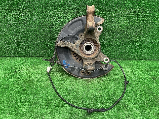 【中古】 ラクティス NCP105 左フロントナックルハブ X HIDセレクション 4WD 43212-52050 9AH