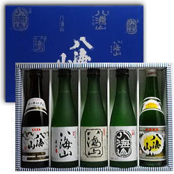 日本酒☆大吟醸も入ってる♪新潟銘酒　八海山の飲み比べセット300mlミニボトル詰合せギフト＜30G−01＞八海醸造贈りもの・プレゼント・メッセージカード無料のし対応 ・お歳暮・お年賀・お中元・父の日・敬老の日内祝い新潟の銘酒「八海山」のミニボトル飲み比べセット大吟醸酒も入った豪華バージョン！成人式のお祝いや父の日や誕生日プレゼントにお奨めのギフト