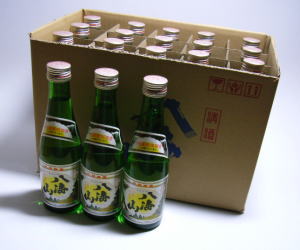 【 日本酒 】新潟県南魚沼の地酒『 八海山　清酒　300ml　1箱（15本入）セット　』贈りものやプレゼントにも！　お歳暮　お年賀　お中元　　父の日　敬老の日　内祝い　お誕生日　お祝い 　のし対応　熨斗名入れ　メッセージカード無料