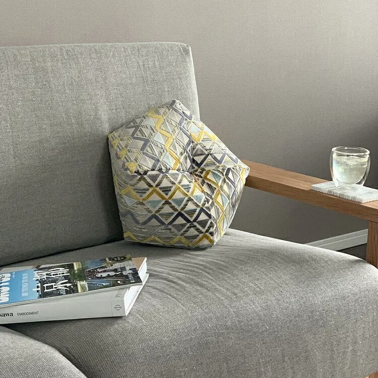 【くつろぎ時間に】おじゃみ座布団 ハーレクイン 洛中高岡屋｜全1色／M・Lサイズ展開｜京都職人の手仕立て／日本製／おしゃれ 和風 クッション｜和室・洋室・リビング兼用フロアクッション｜贈り物に最適／誕生日・新築祝い・敬老の日ギフトにおすすめ