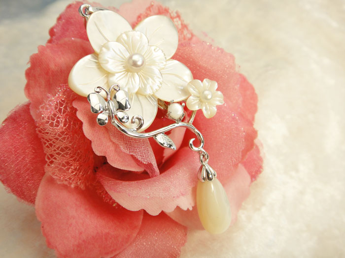 【白蝶真珠シェル】かわいい白蝶真珠シェルの大きなお花のペンダントトップ！【送料無料】【真珠　パール】10P12Jun12
