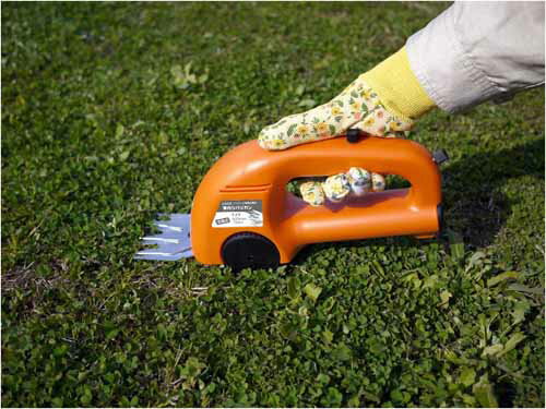 アルファ工業 Z-6200充電式草刈りバリカン 「お庭の草刈りや生垣の剪定、芝生の刈り込みに大活躍」 (Z6200)