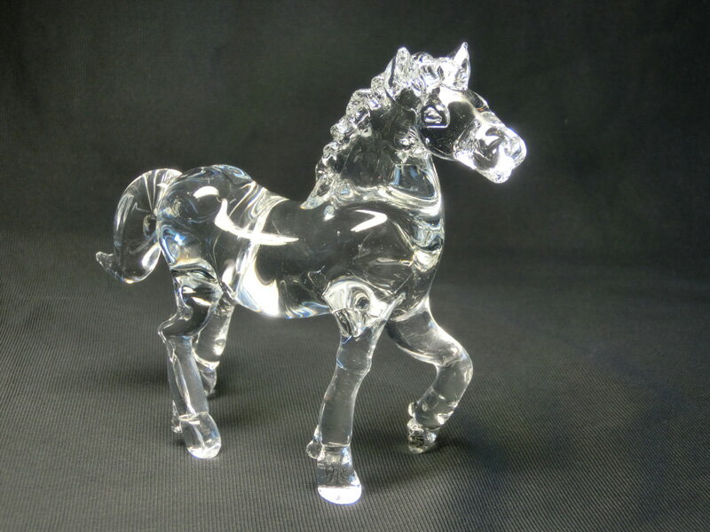 クリスタル製 諾足馬 ( だくあしうま )<風水グッズ・開運グッズ・幸運の置物> 今にも駆け出さんとする馬の置物 ガラス