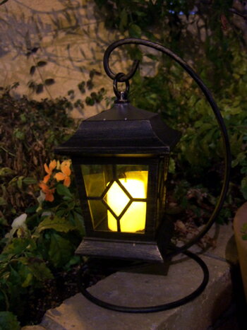 【家庭応援・送料無料】ソーラーライト・LEDライト　ゴルトランタン　 ソーラー・ガーデンライト キャンドルのようにゆれる灯りが特徴です3280
