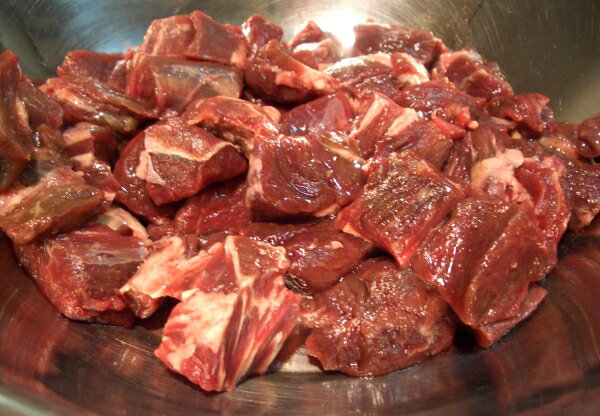 馬肉角切り（さくら肉）1kg煮込み用ホースキューブ　【YDKG-tk】スープ・カレー材料としてもおすすめ！