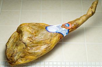 【送料無料】スペイン産生ハム　ハモンセラーノ骨付き（12ヶ月熟成）ブロック約7kg（パーティー・オードブルに！）