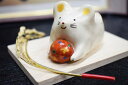 【カネ三商店 子 宝玉飾り 】【宅配】日本 クラフトマンハウス 干支 えと 子 ネズミ 鼠 たたら 置物 飾り 板 玄関 正月 令和 手仕事 陶磁器製 焼き物 陶器 茶 白 年末 年始 景品