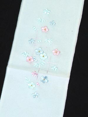 半衿（刺繍入り）桜・笹・格子（淡水色）　半襟　長襦袢　和装小物　フォーマル　カジュアル　着付け　御稽古　お茶席　正装　袴　卒業式　入学式　メール便OK