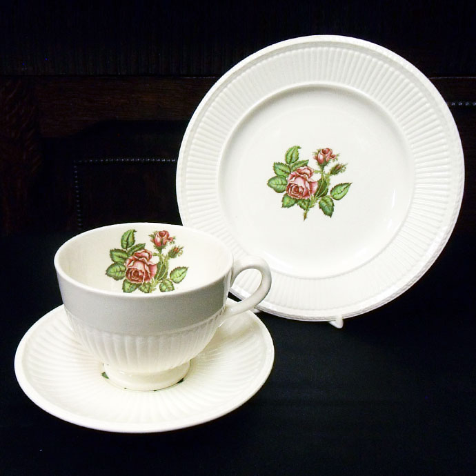 ◆アンティーク食器・陶磁器　ウェッジウッド（Wedgwood） モスローズ　ティーカップ・トリオ／1973-1980年頃