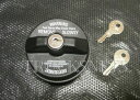 【国内自社在庫】トヨタ セコイア (2008年〜2014年)【STANT キー付ロッキング燃料タンクキャップ】