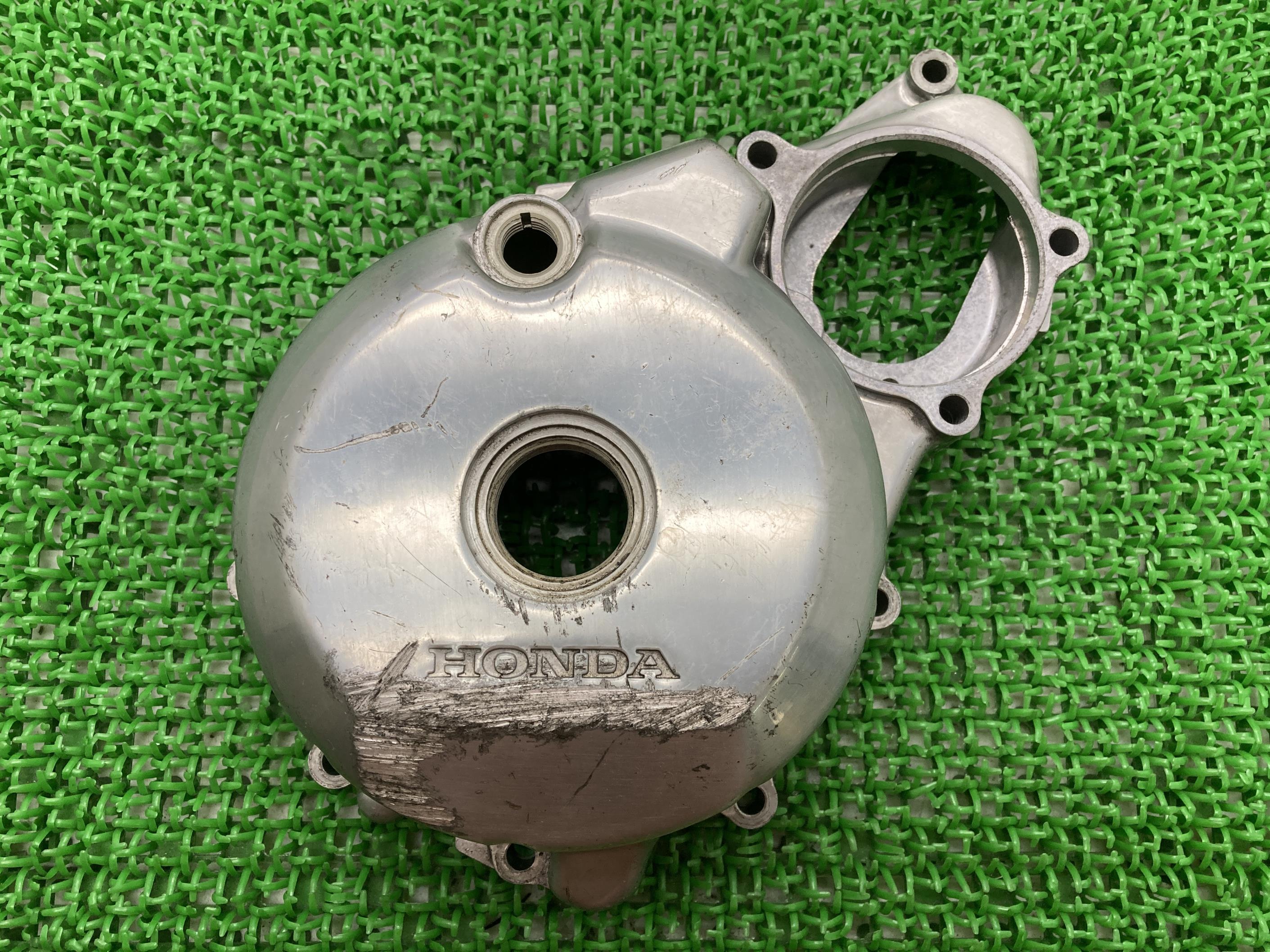 CB1300SF エンジンカバー ホンダ 純正 バイク 部品 SC40 ジェネレーターカバー 割れ欠け無し 修復素材に ペイント素材に 車検 Genuine 【中古】