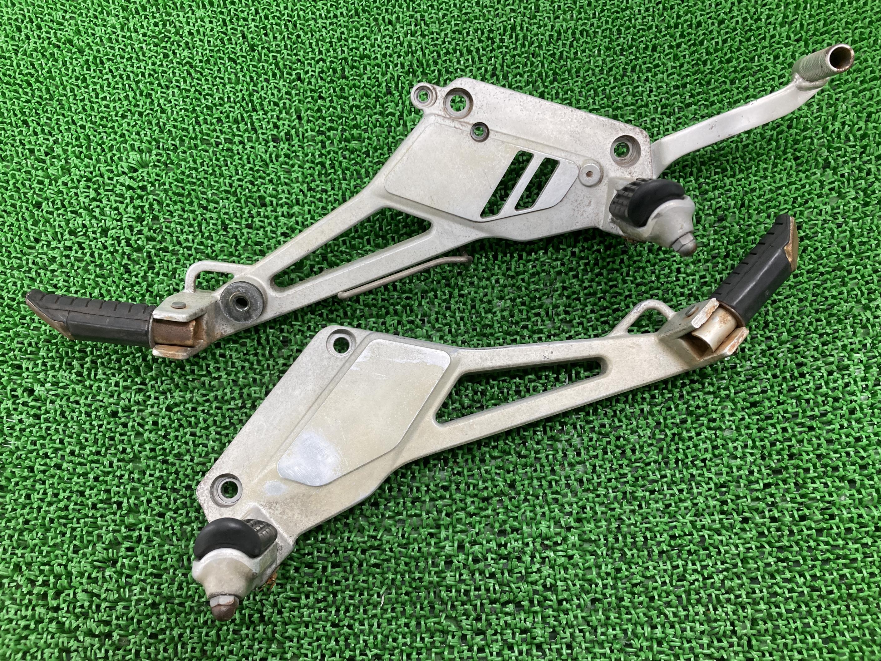 ゼルビス250 ステップホルダー 左右 ホンダ 純正 バイク 部品 MC25 ペグ ブレーキペダル 曲がり無し 品薄 車検 Genuine 【中古】