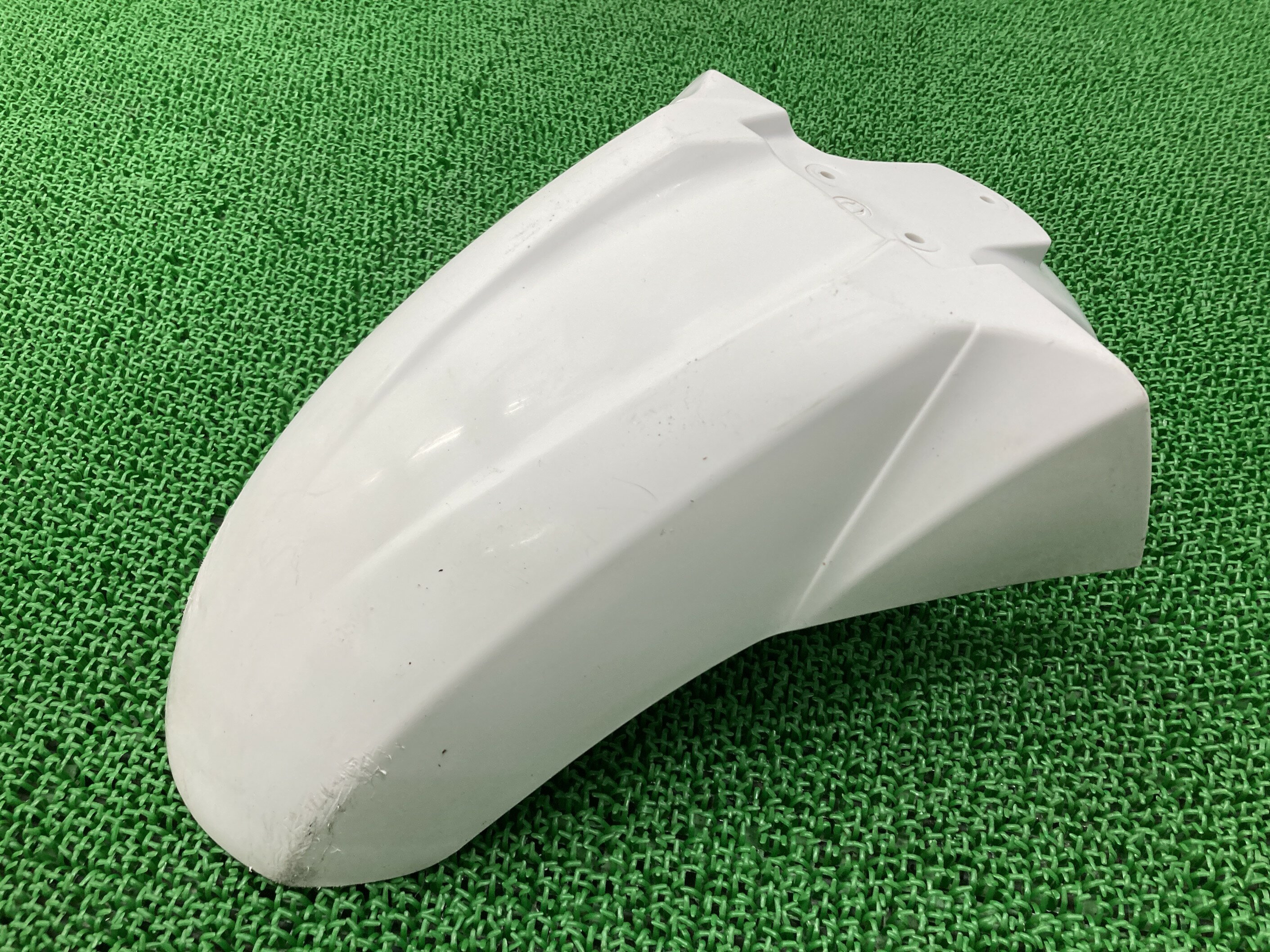 ギアフロントフェンダー白ヤマハ純正バイク部品UA08JGEARペイント素材に品薄希少品車検Genuine【中古】 80