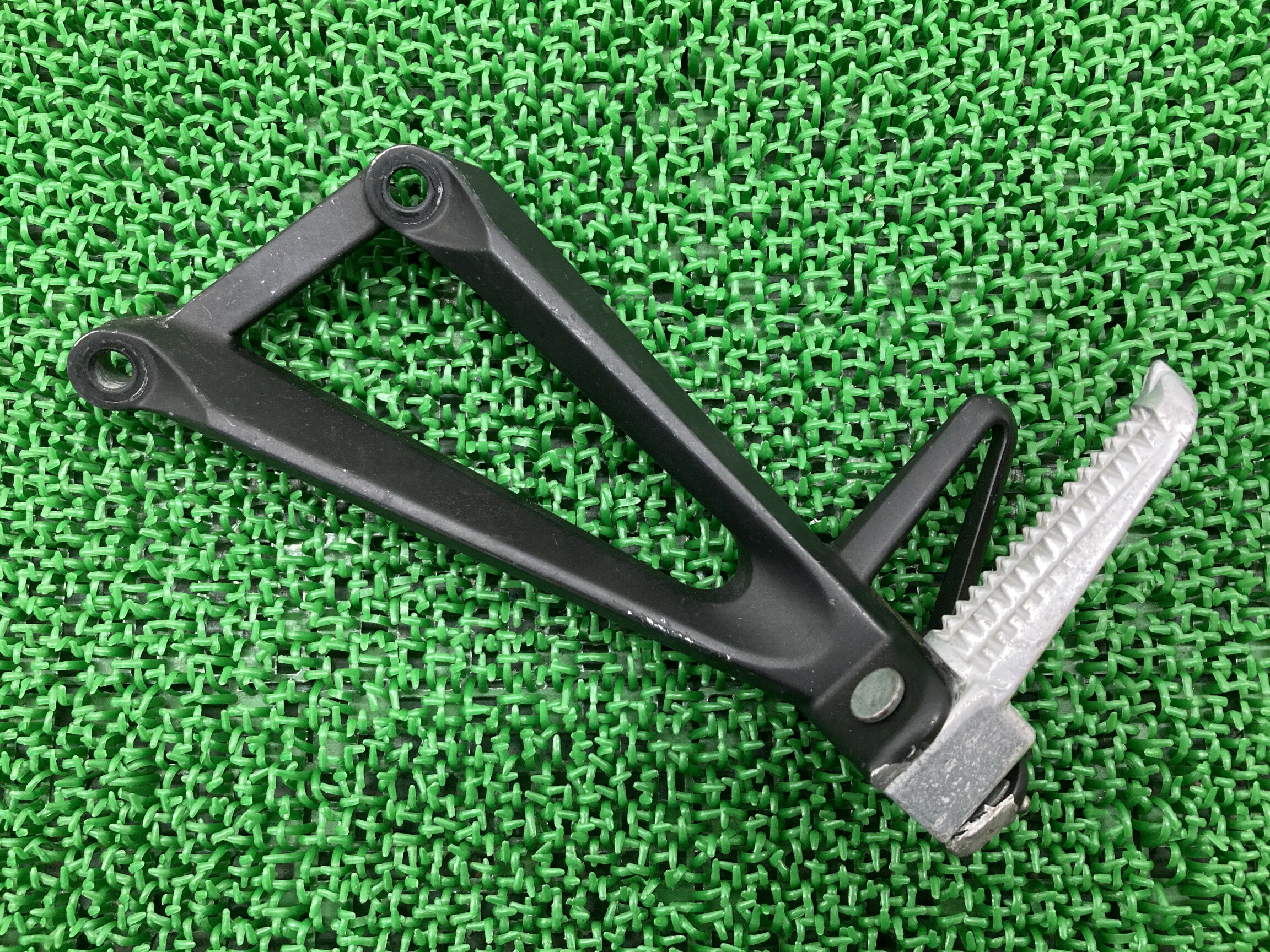 YZF-R25 タンデムステップホルダー 左 ヤマハ 純正 バイク 部品 RG10J RG43J MT-25 YZF-R3 MT-03 車検 Genuine 【中古】 48