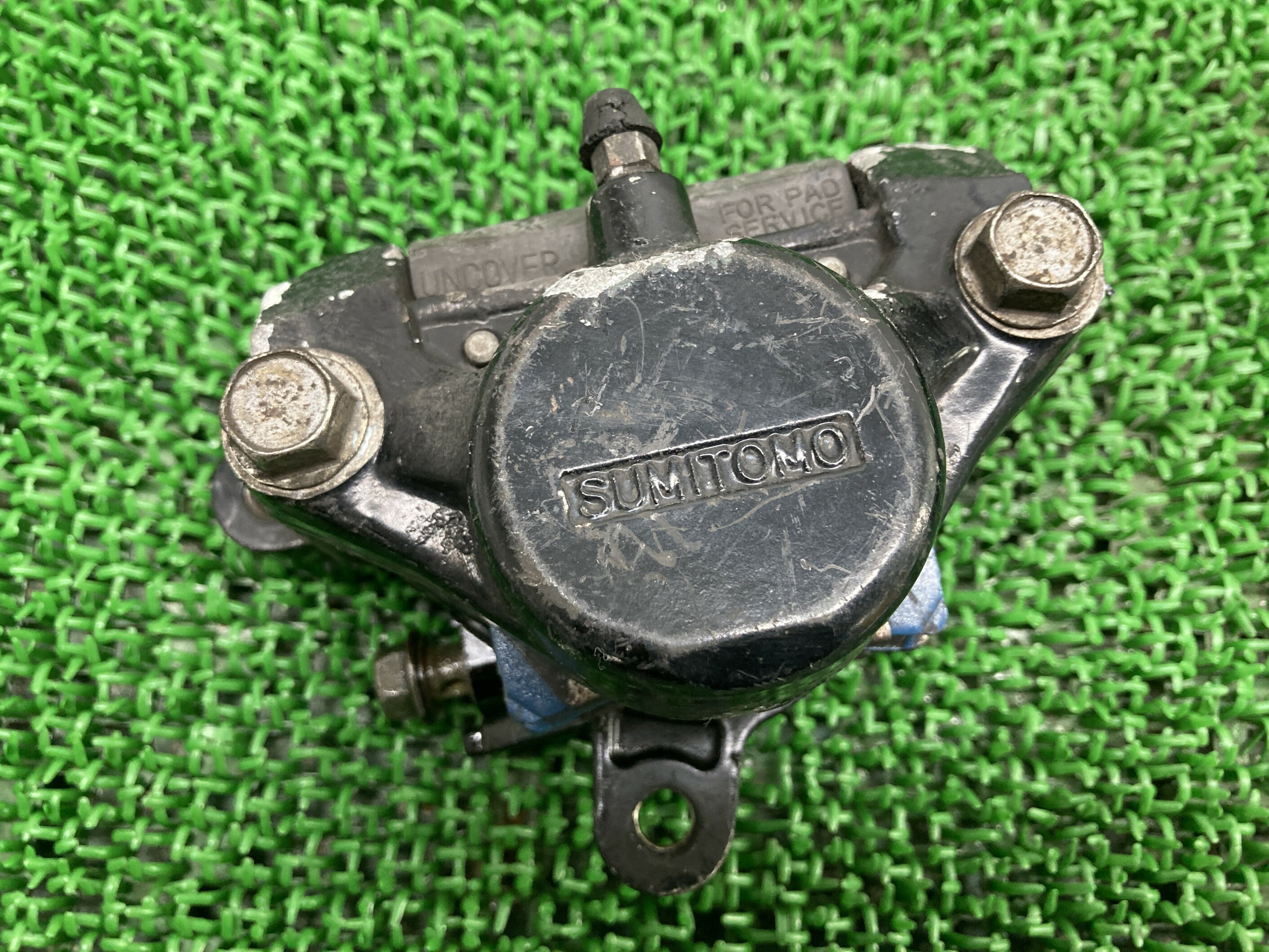 V-MAXリアブレーキキャリパーヤマハ純正バイク部品1FKVMAX1200修復素材に割れ欠け無し車検Genuine【中古】 15