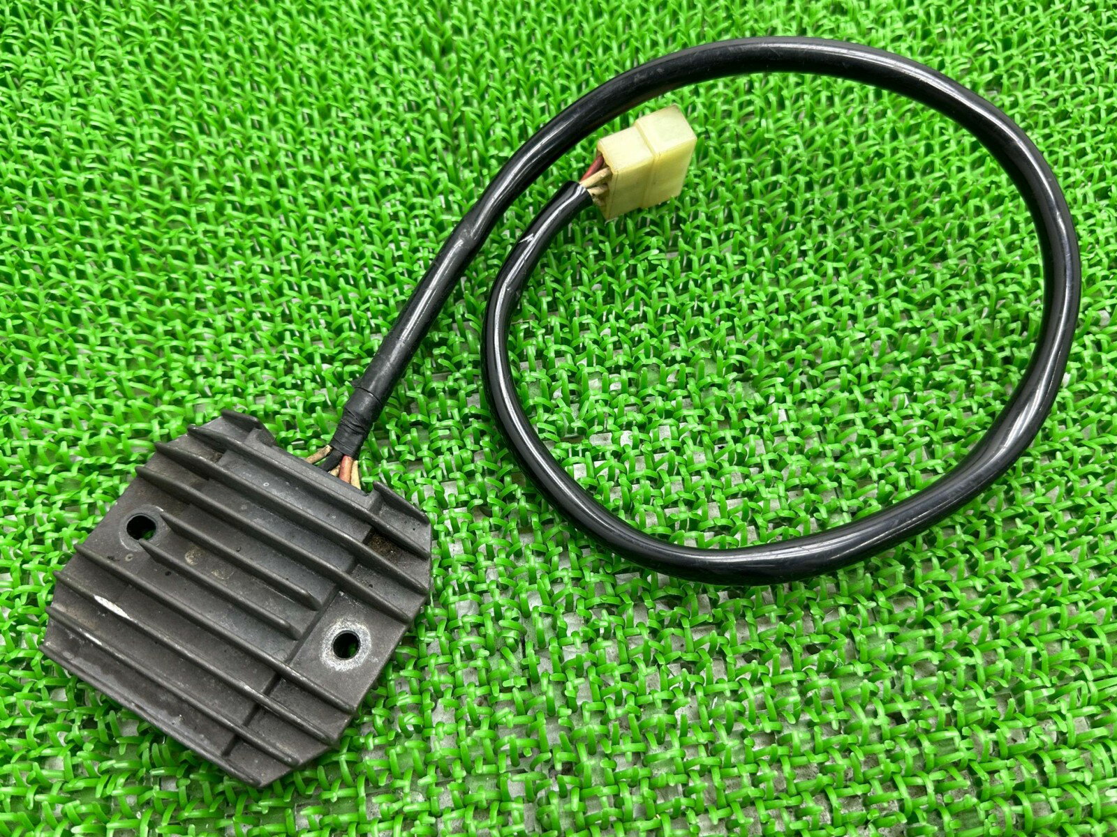 ドラッグスター400 レギュレター ヤマハ 純正 バイク 部品 VH01J レギュレーター レクチファイアー 機能的問題なし クラシックにも 車検 Genuine 【中古】 14