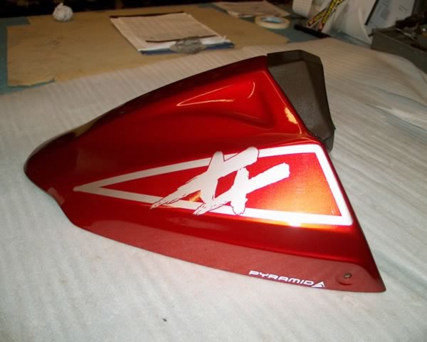 Pyramid Plastics ピラミッドプラスチック メタリック・レッドR101CUソロ・シート・カウル(Metallic Red R101CU Solo Seat Cowl) CBR1100XX Blackbird HONDA ホンダ シングルシートカウル シート関連 外装