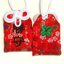 【プチサイズ】プライベートお守り袋 勝守『勝守〜必勝〜』金襴赤お守り お守り袋 刺繍 名入れ オーダー 優勝 勝利 チーム スポーツ クラブ 学校 サークル 部活 野球 テニス バスケ バレー サッカー 剣道 柔道 陸上 体操 水泳【楽ギフ_包装選択】
