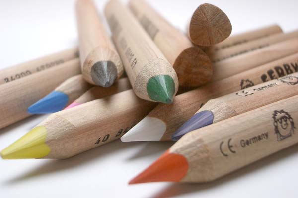 リラ社　色鉛筆ファルビー(軸白木)12色セット三角のグリップで握りやすい