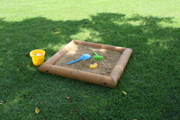 砂場（小）　無塗装　ACQ防腐加工品子供が大好き！公園の定番砂場をかわいい丸太で作りました。