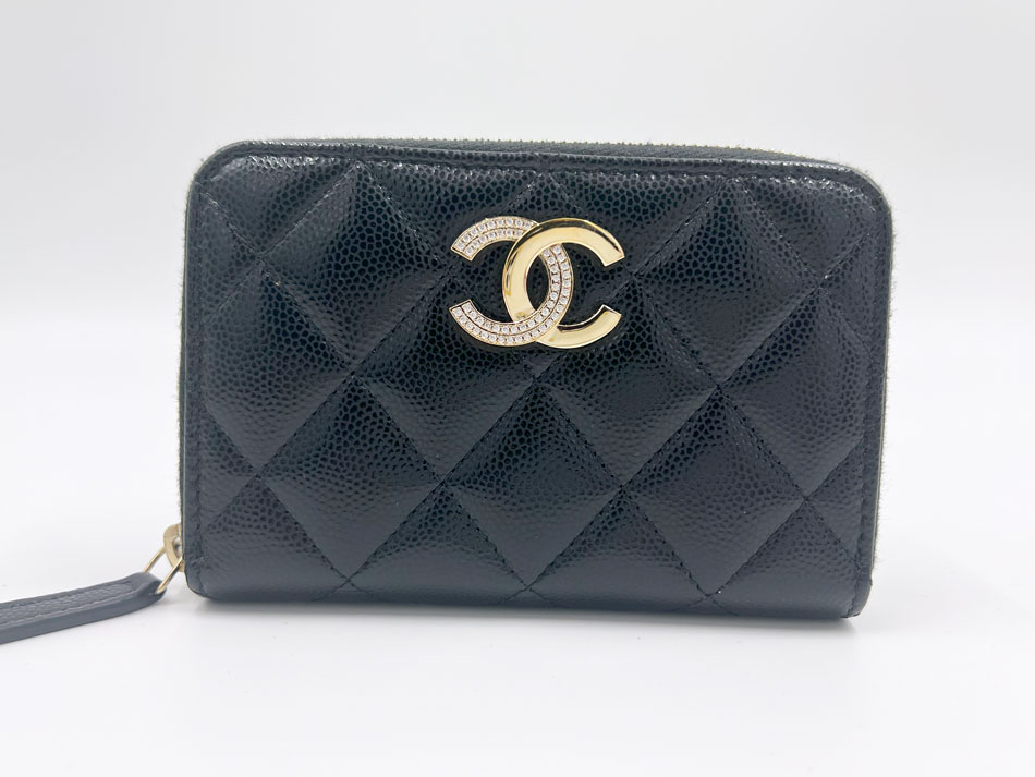 CHANEL シャネル マトラッセ コインケース 小銭入れ コンパクト財布 ブラック キャビアスキン グレインドカーフスキン レザー ゴールド金具 ラインストーン ランダム 2024年 AP4177 美品 【中古】