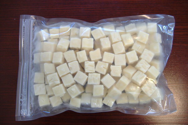 【冷凍豆腐】【北海道物産】【北海道特産】「珠美人」冷凍豆腐サイコロカット1kg（15mm）